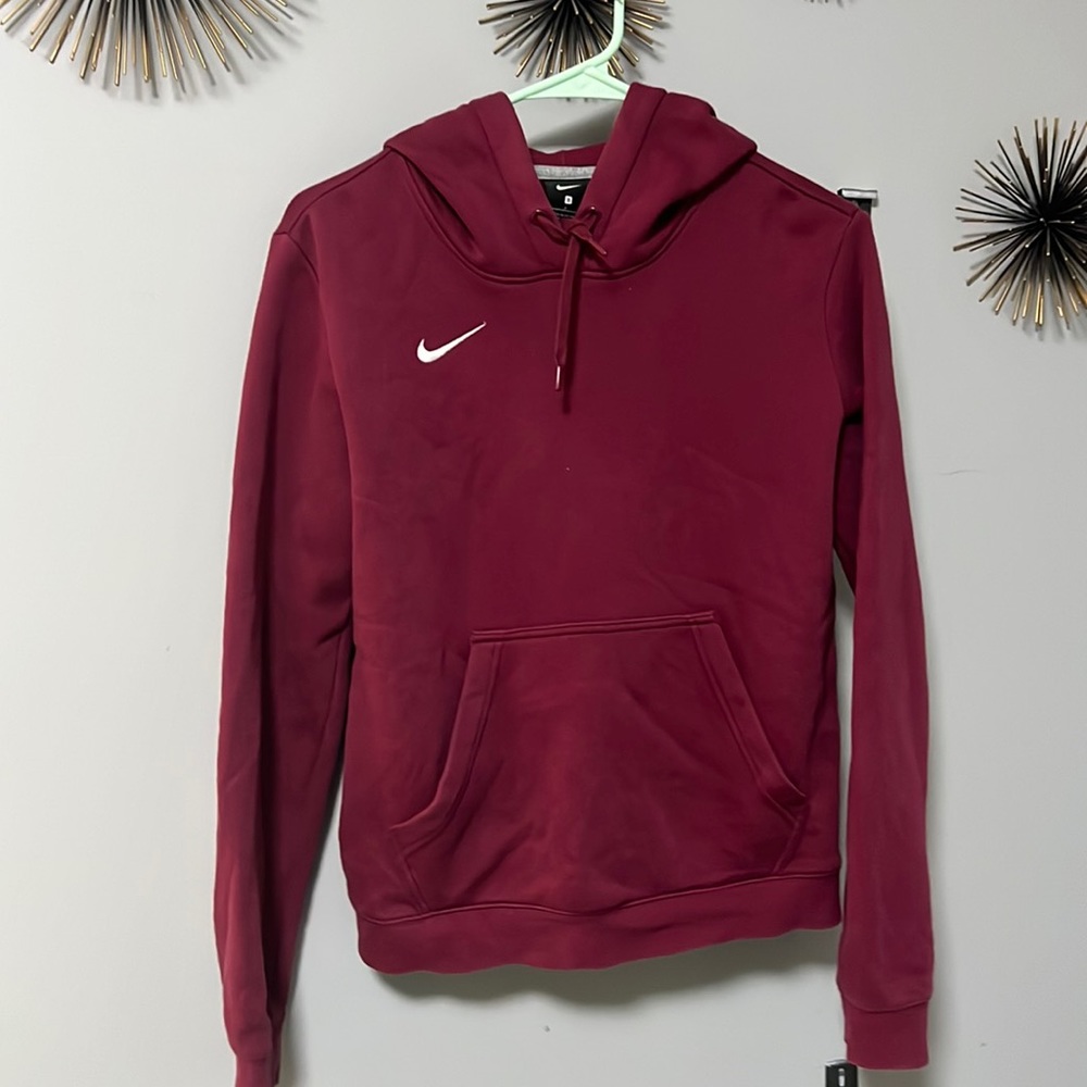 maroon nike sweatshirt